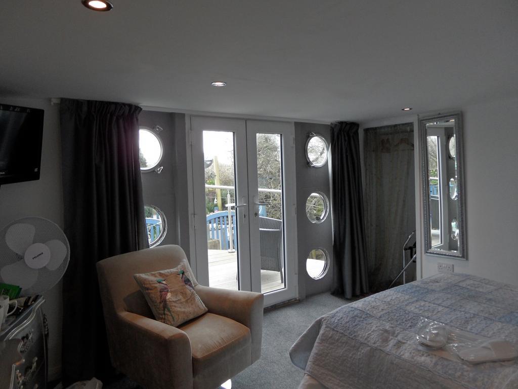 Houseboat Harbourside View Bed and Breakfast Newport  Buitenkant foto