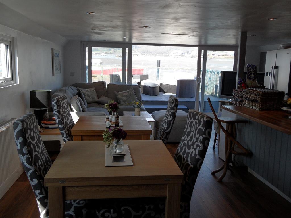 Houseboat Harbourside View Bed and Breakfast Newport  Buitenkant foto