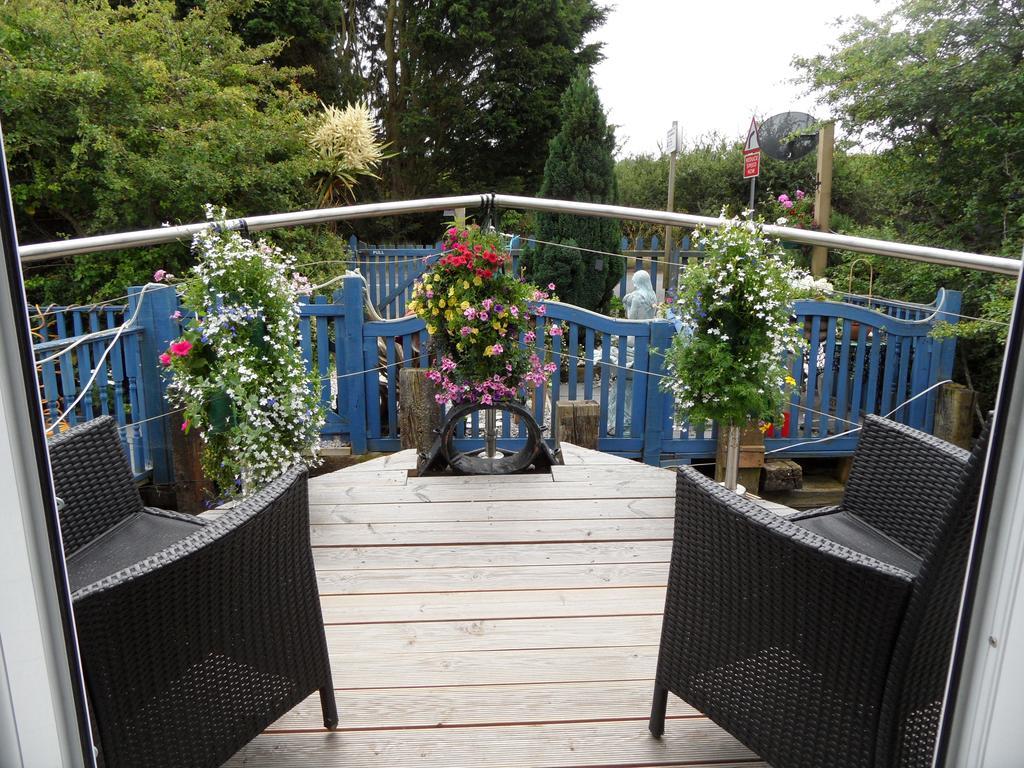 Houseboat Harbourside View Bed and Breakfast Newport  Buitenkant foto