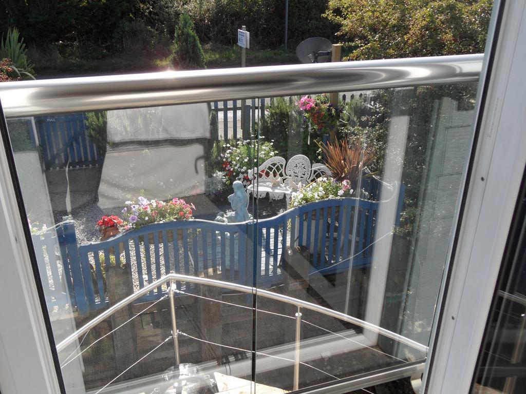 Houseboat Harbourside View Bed and Breakfast Newport  Kamer foto