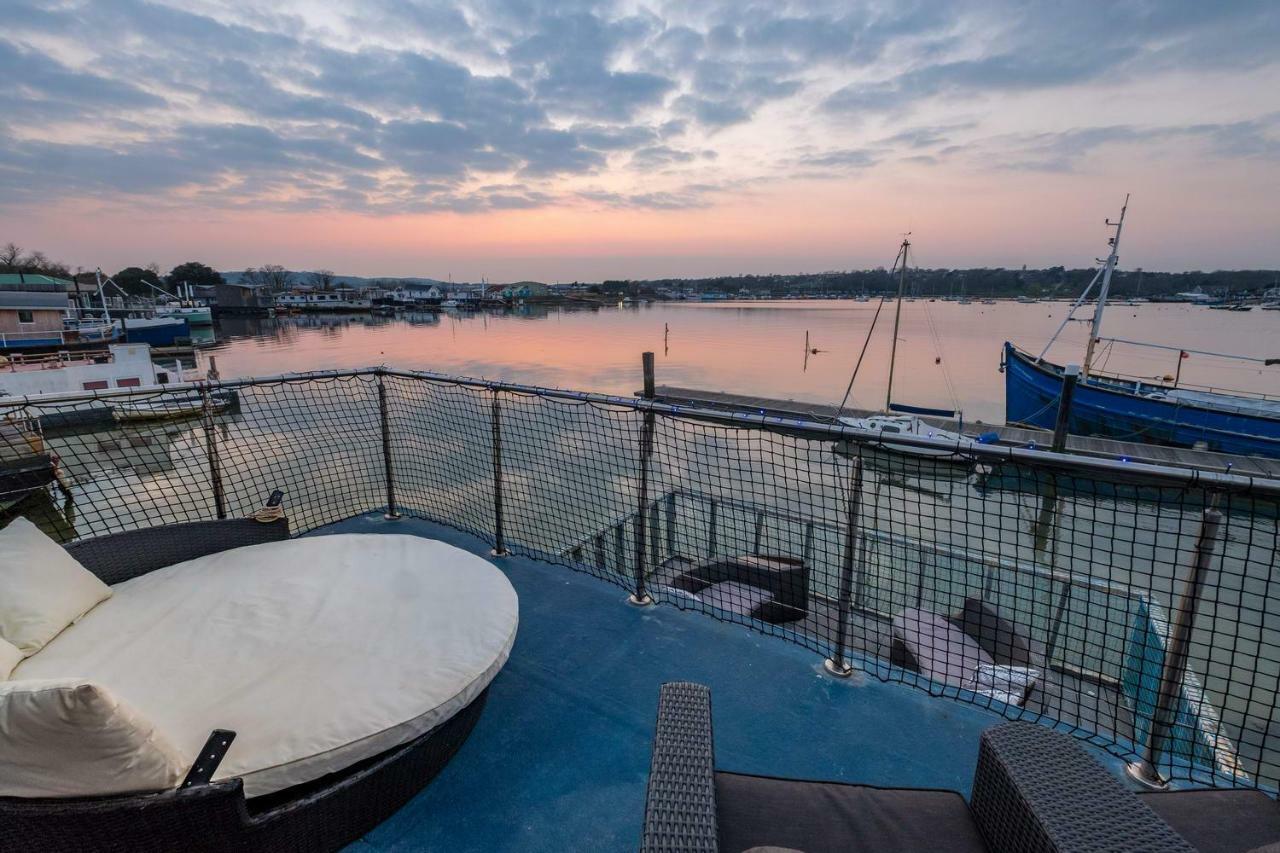 Houseboat Harbourside View Bed and Breakfast Newport  Buitenkant foto