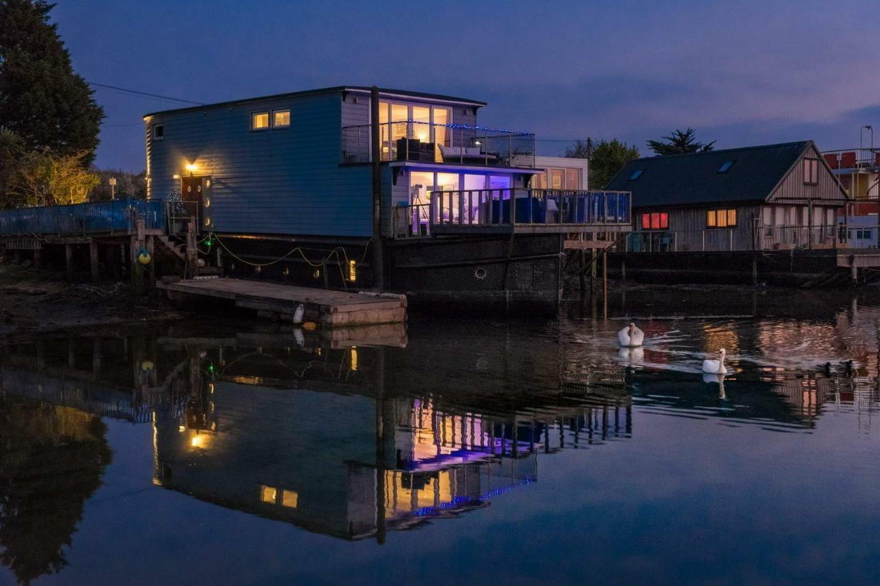 Houseboat Harbourside View Bed and Breakfast Newport  Buitenkant foto